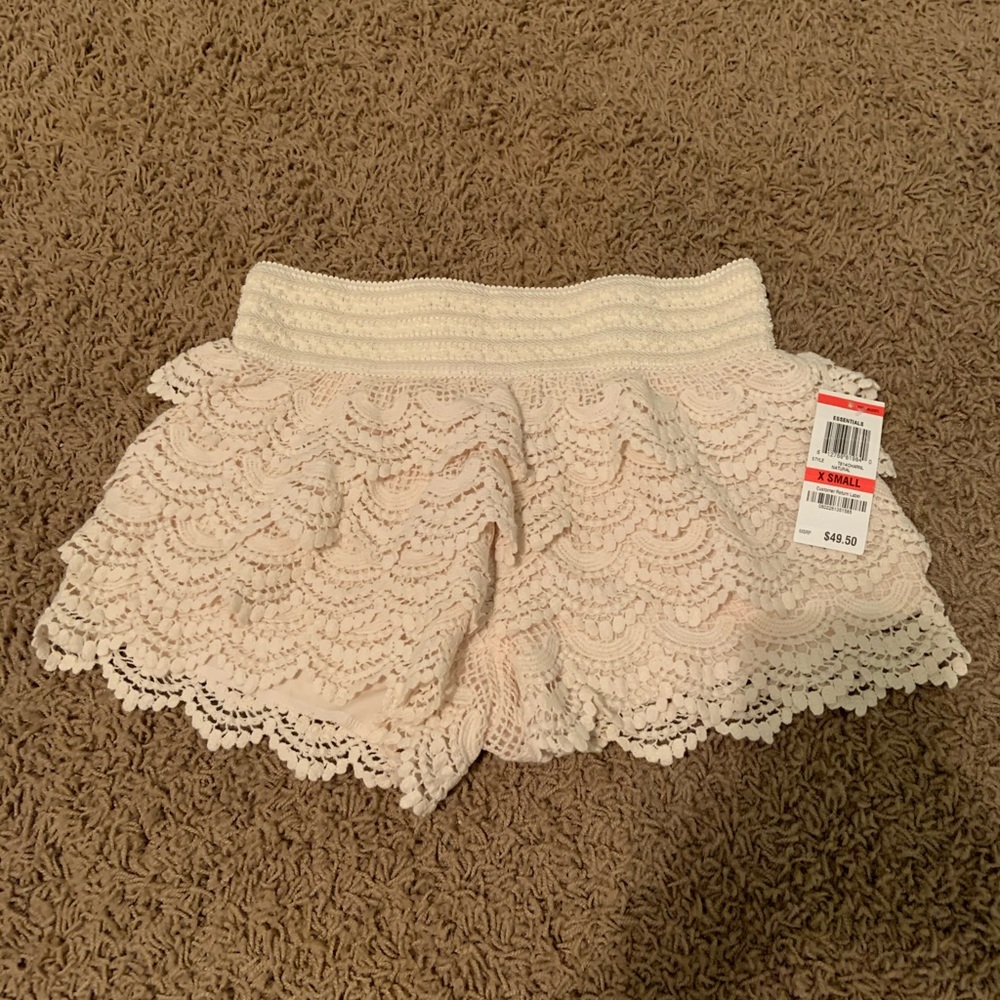 NWT! Cream Lacey shorts - Macy’s